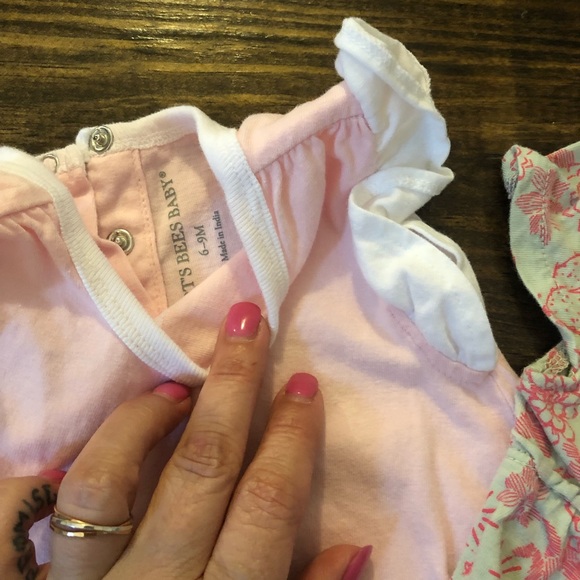 2 Burts Bee's rompers 6-9 months - Picture 4 of 4